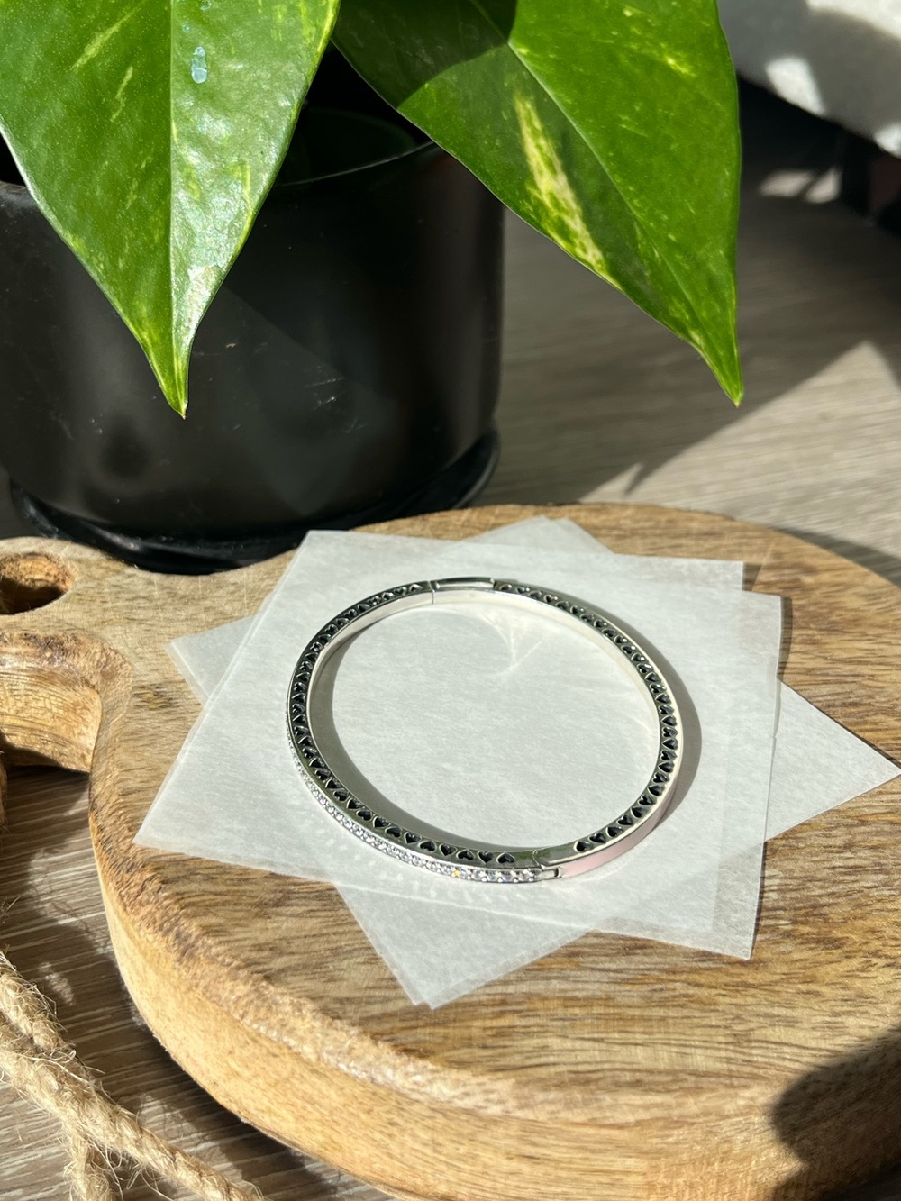 Pandora Radiant Hearts Bangle Baby Pink + Cubic Zirconia